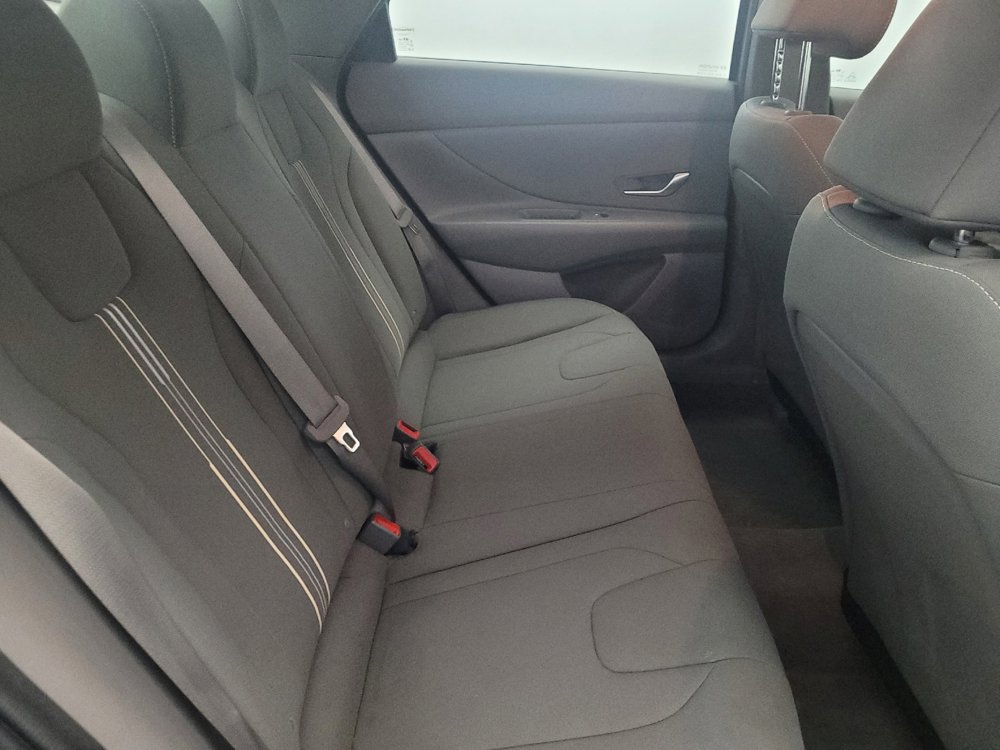 Used 2023 Hyundai Elantra SEL FWD image 19