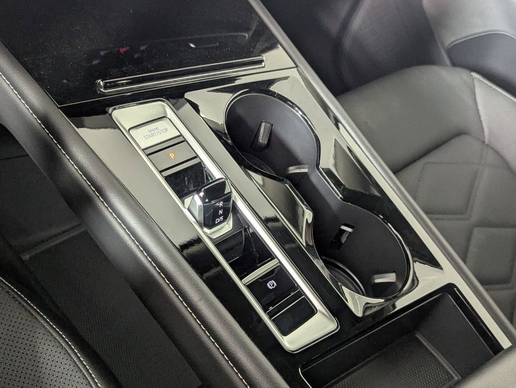 Used 2025 Volkswagen Atlas SE image 19