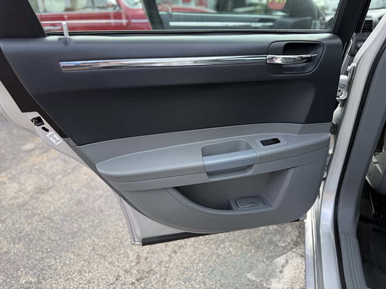Used 2005 Chrysler 300 Touring RWD image 20