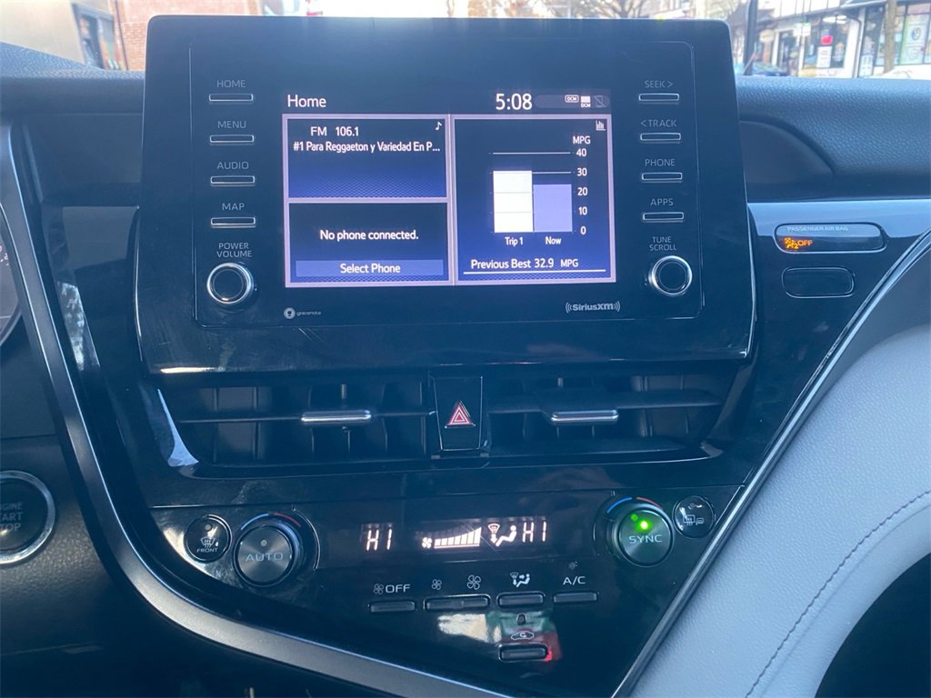 Used 2024 Toyota Camry SE w/ Convenience Package image 18