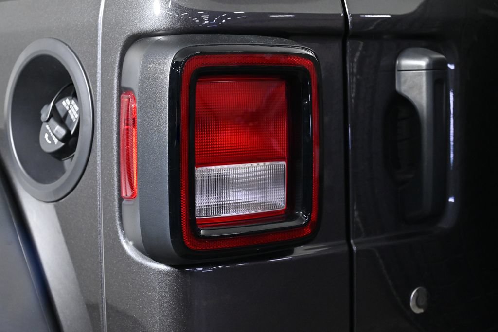 Used 2024 Jeep Wrangler Sport AWD/4WD image 8