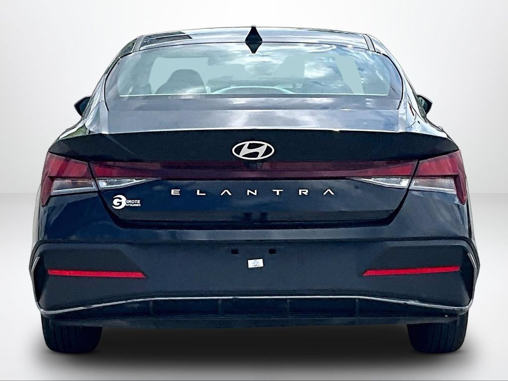Used 2024 Hyundai Elantra SEL FWD image 4