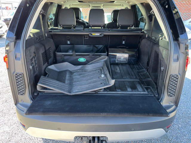 Used 2024 Land Rover Discovery S image 16