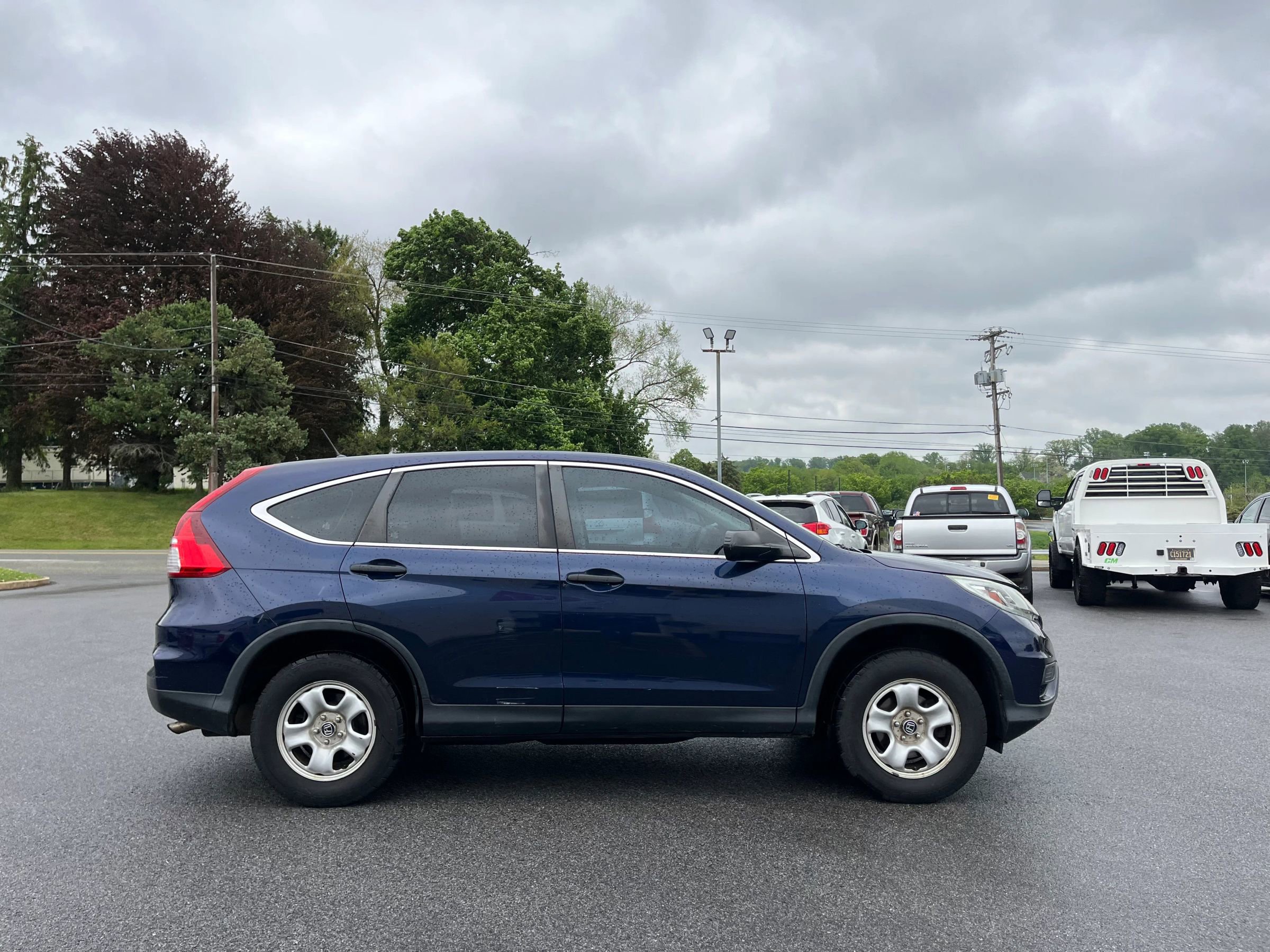 Used 2015 Honda CR-V LX image 2
