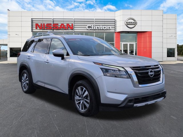 Certified 2025 Nissan Pathfinder SL AWD/4WD image 1