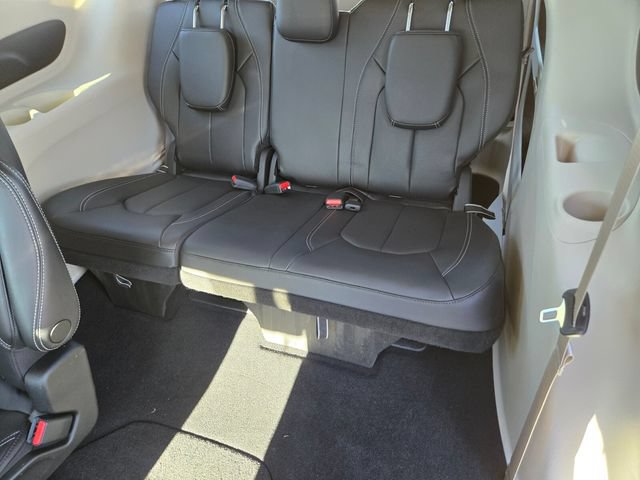Used 2022 Chrysler Pacifica Touring-L FWD image 17