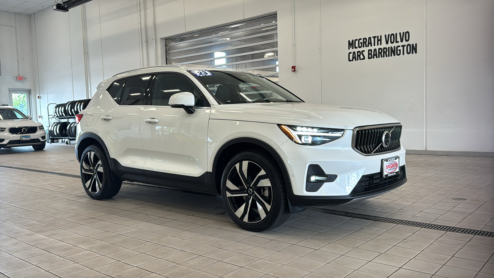 Used 2023 Volvo XC40 B5 Ultimate w/ Protection Package Premier AWD/4WD image 3