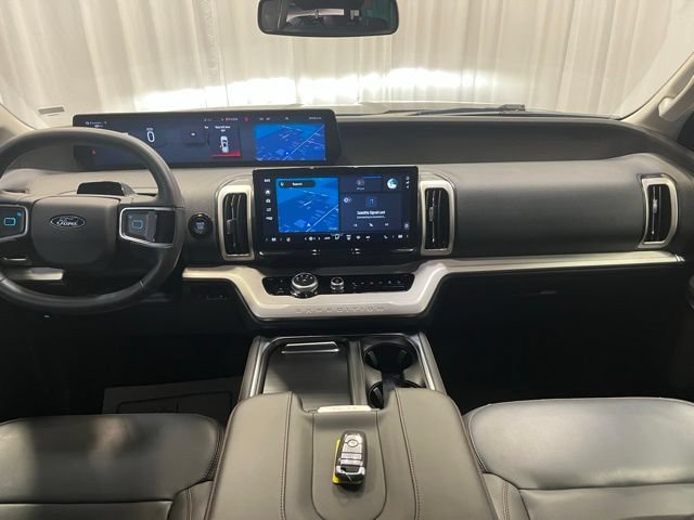 Used 2025 Ford Expedition Max Active AWD/4WD image 5