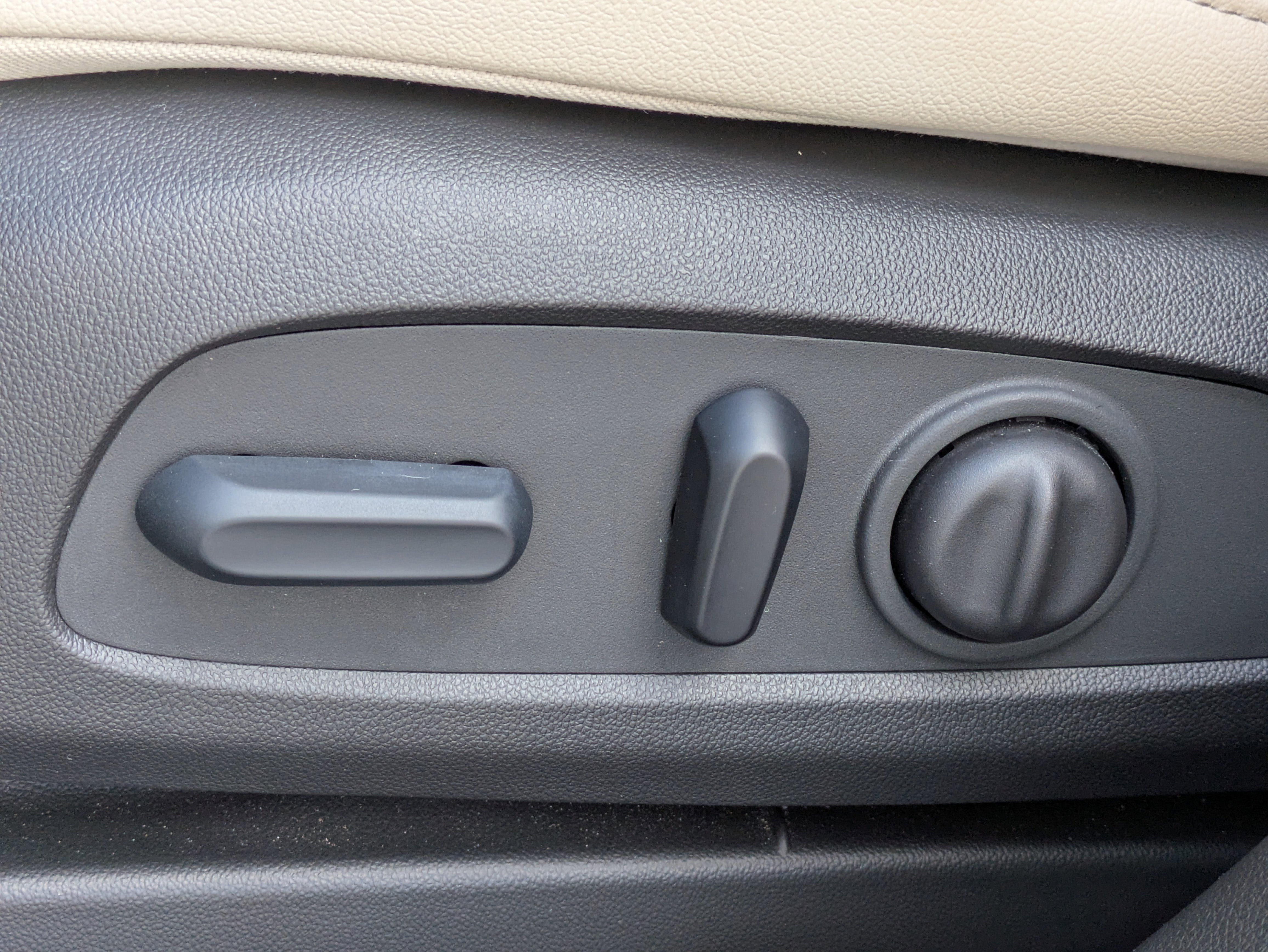 Used 2023 Buick Encore GX Preferred w/ Cold Weather Comfort Package FWD image 17