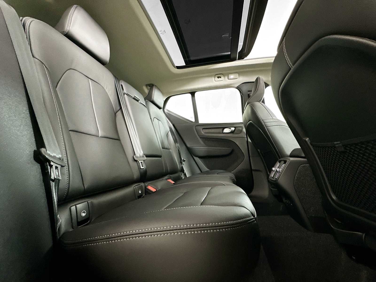 Used 2025 Volvo XC40 B5 Plus w/ Climate Package image 25