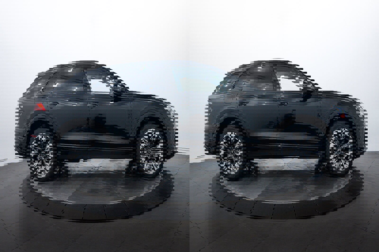 New 2025 Audi Q8 Premium Plus image 3