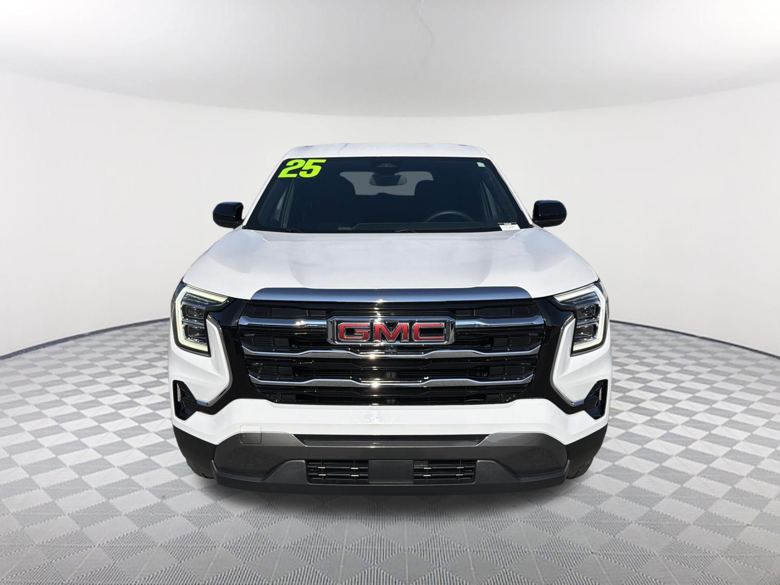 Used 2025 GMC Terrain Elevation FWD image 2
