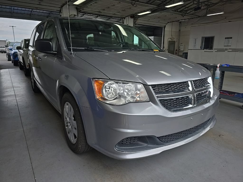 Used 2018 Dodge Grand Caravan SE w/ UConnect Hands-Free Group FWD image 1