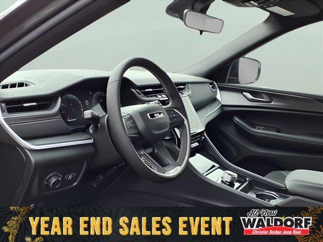 New 2025 Jeep Grand Cherokee 4WD image 10