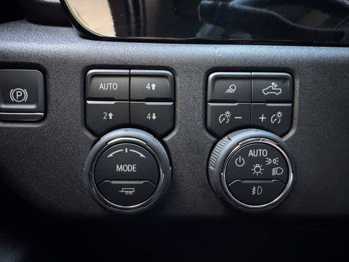 Used 2025 Chevrolet Silverado 1500 RST w/ Redline Edition AWD/4WD image 21