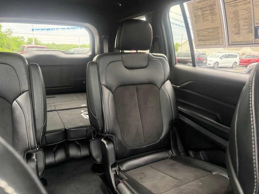 Used 2024 Jeep Grand Cherokee L Altitude AWD/4WD image 59