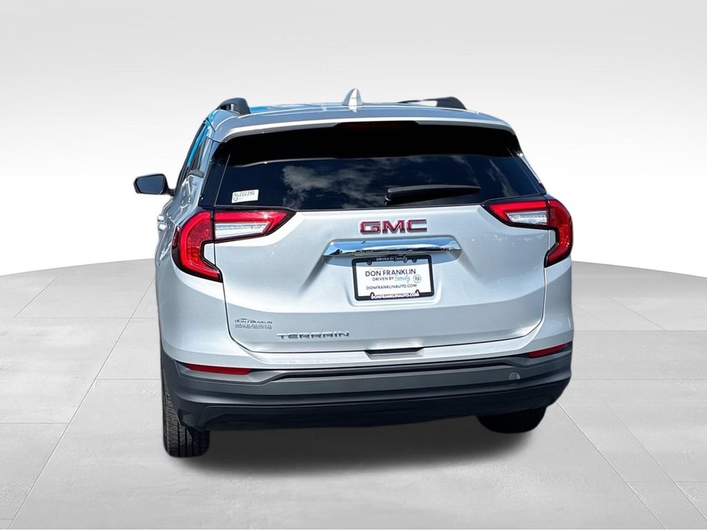Used 2022 GMC Terrain SLE w/ Driver Convenience Package FWD image 7