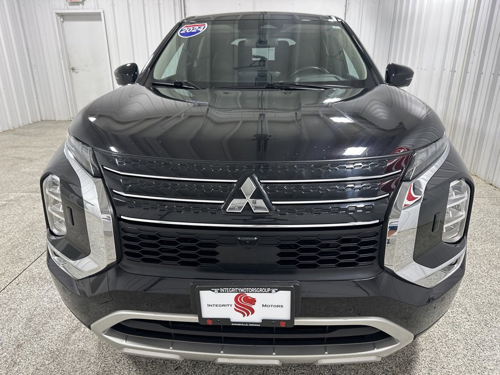 Used 2024 Mitsubishi Outlander AWD image 4