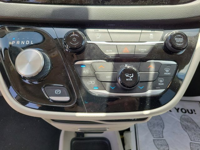 Used 2023 Chrysler Voyager LX FWD image 29