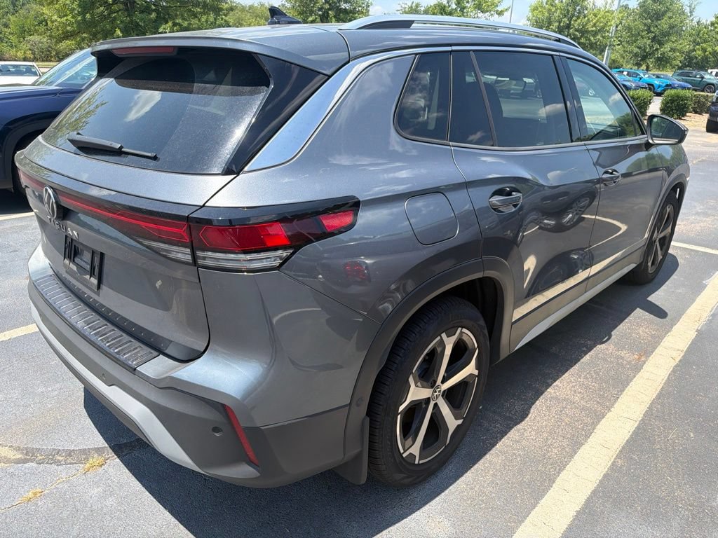 Used 2025 Volkswagen Tiguan SE FWD image 5