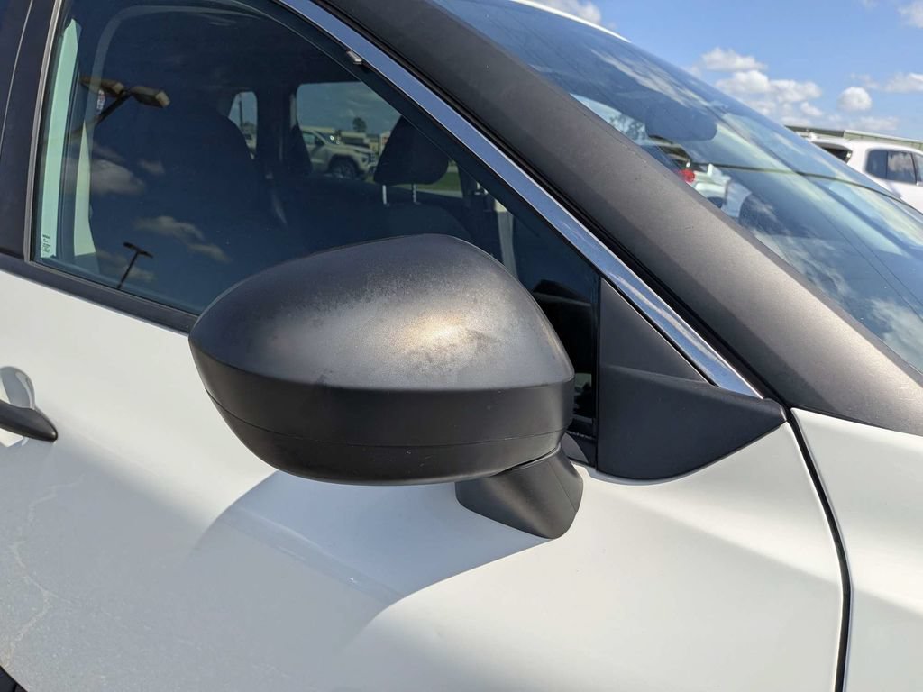Used 2024 Nissan Rogue S FWD image 15