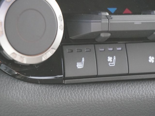 New 2025 Toyota Tundra Limited image 28