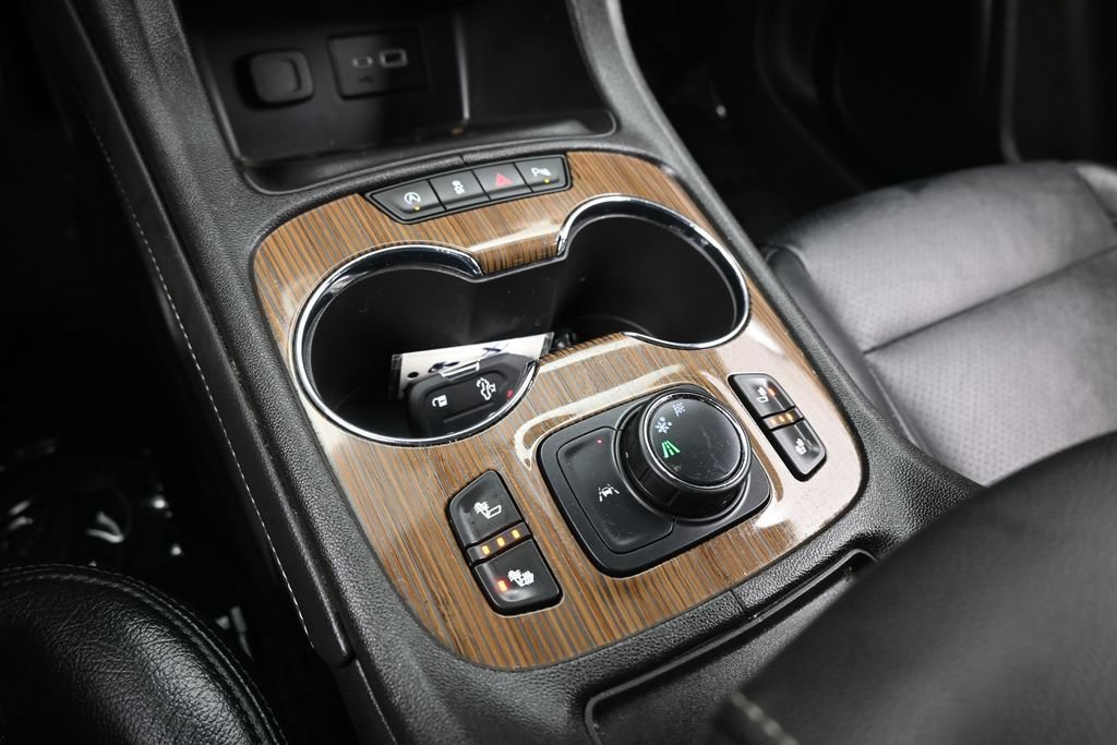Used 2023 GMC Acadia SLE w/ Driver Convenience Package FWD image 24