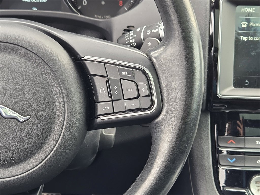 Used 2019 Jaguar F-PACE Premium image 26