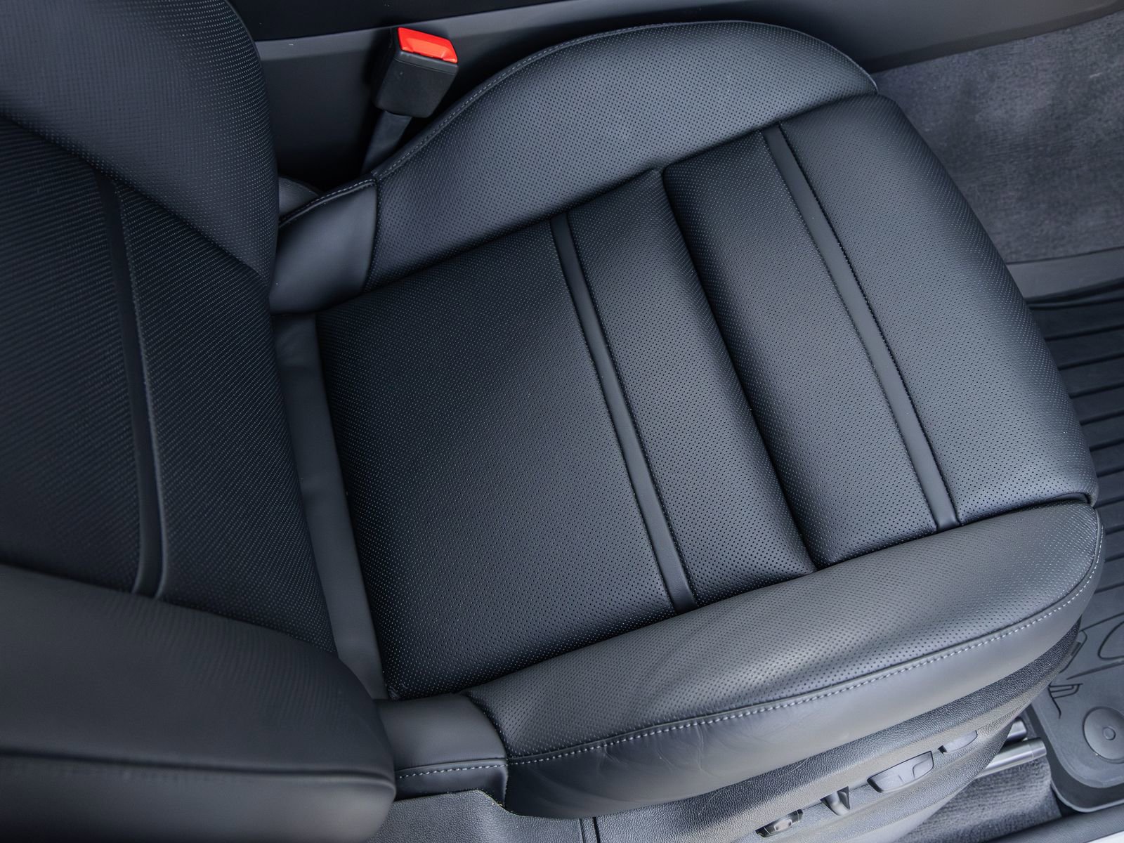 Certified 2026 Porsche Cayenne AWD/4WD image 43