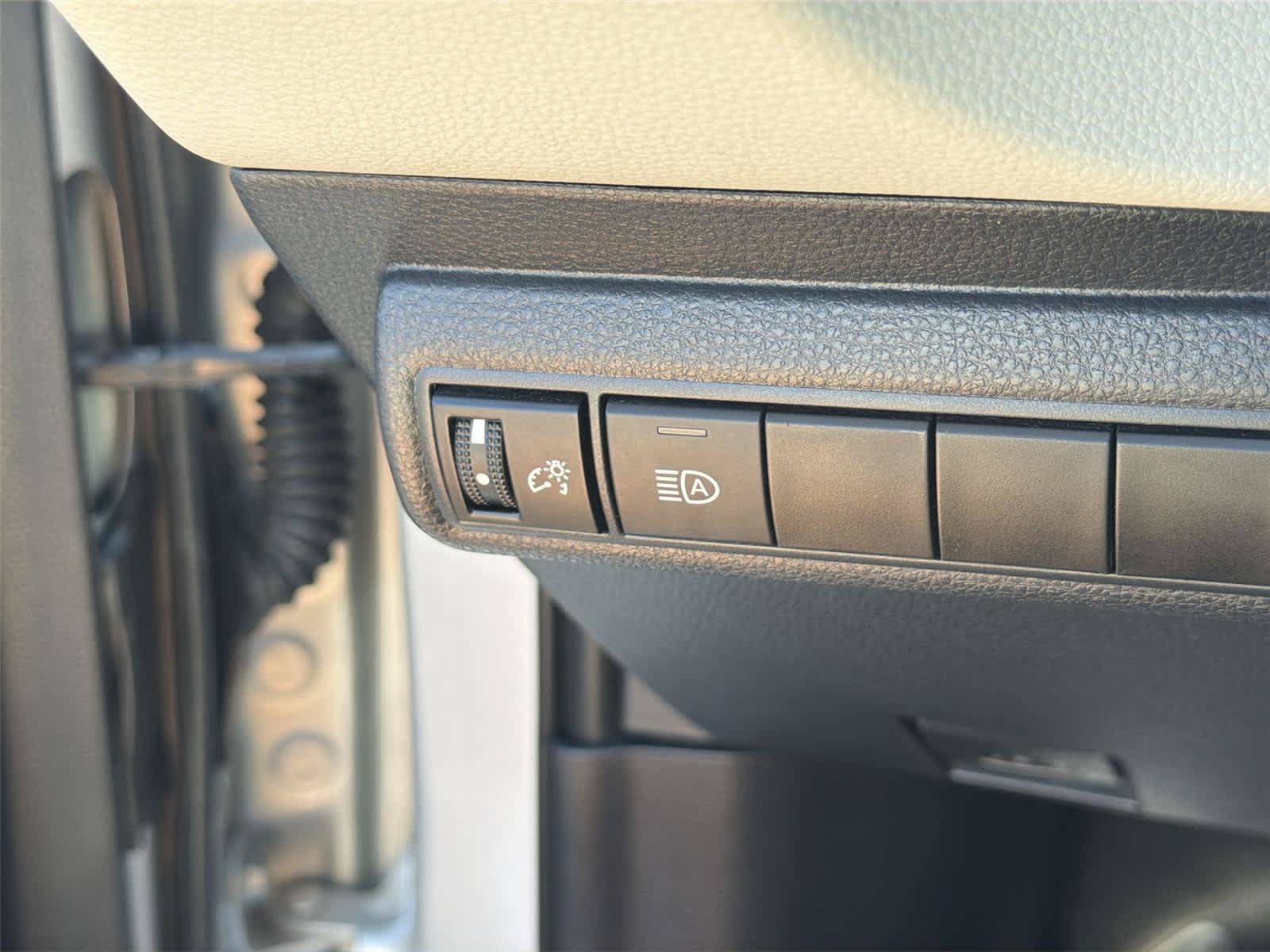 Used 2022 Toyota Corolla LE FWD image 38