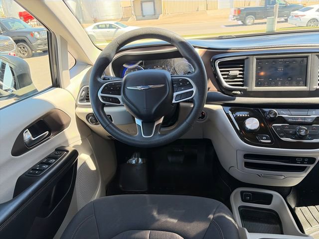 Used 2019 Chrysler Pacifica L FWD image 28