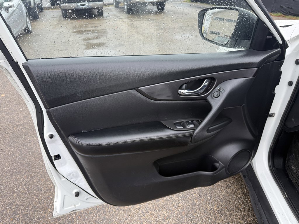 Used 2020 Nissan Rogue S w/ Special Edition Package image 11