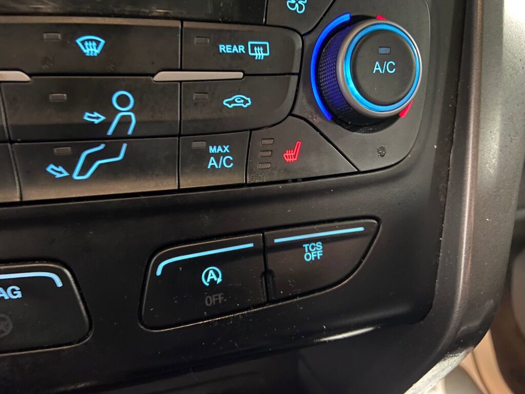 Used 2019 Ford Escape SEL image 17