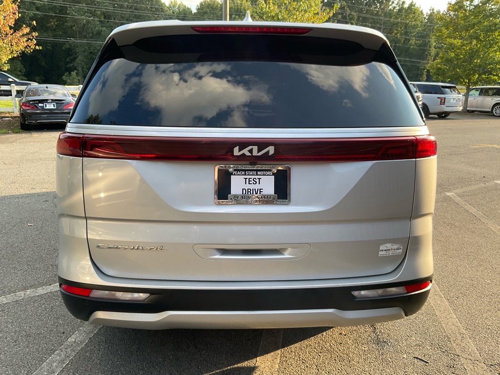 Used 2022 Kia Carnival LX image 6