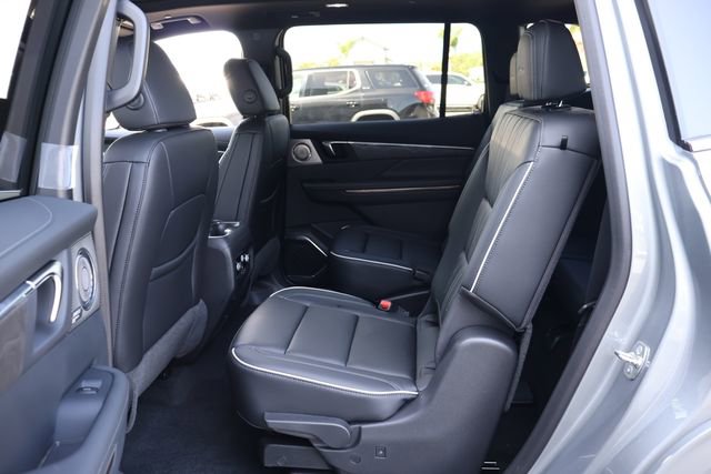 New 2026 Buick Enclave Avenir w/ Super Cruise Package FWD image 15
