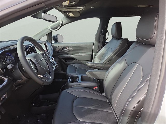New 2026 Chrysler Pacifica Select image 14