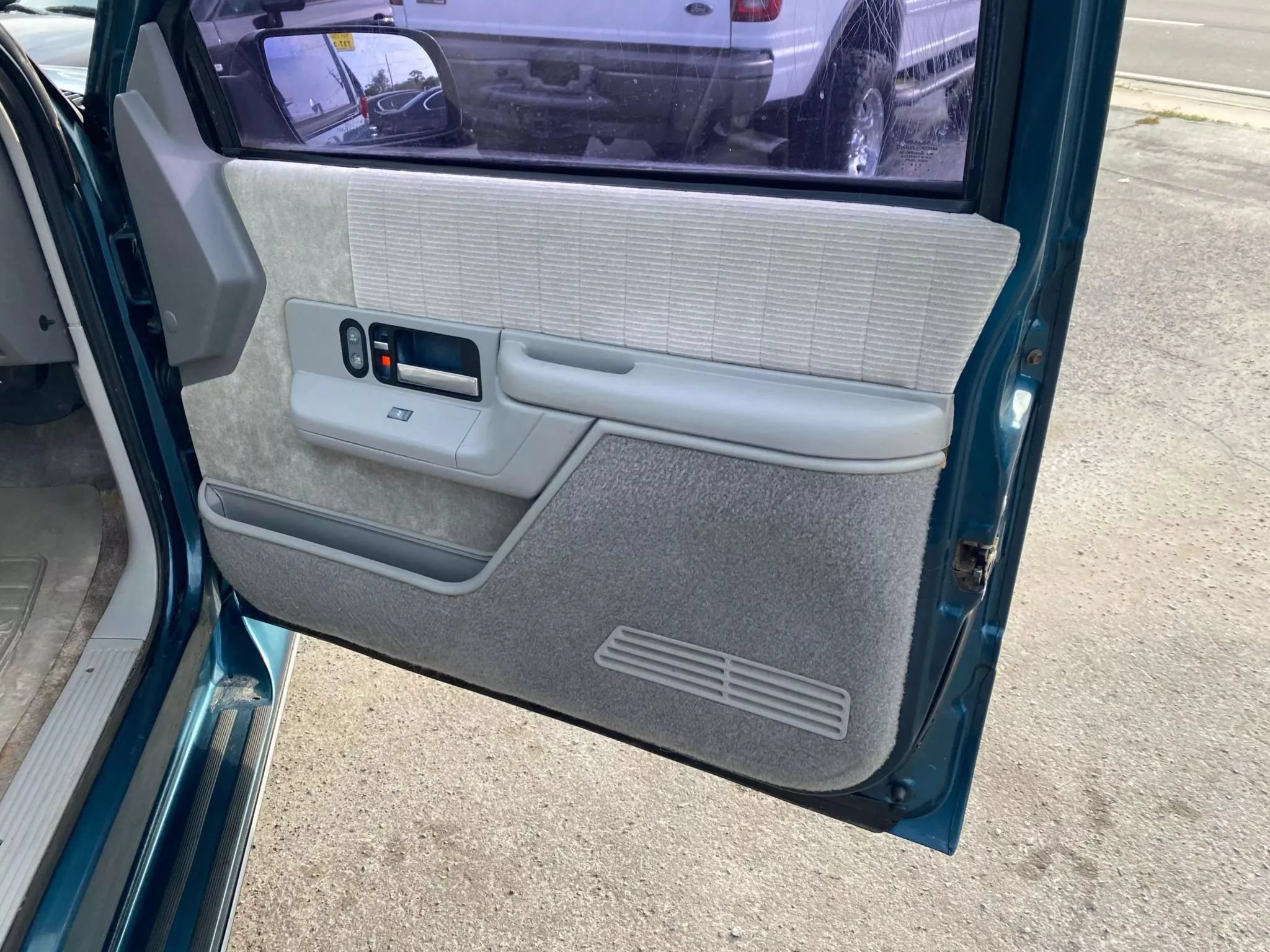 Used 1994 Chevrolet Suburban 2WD image 13