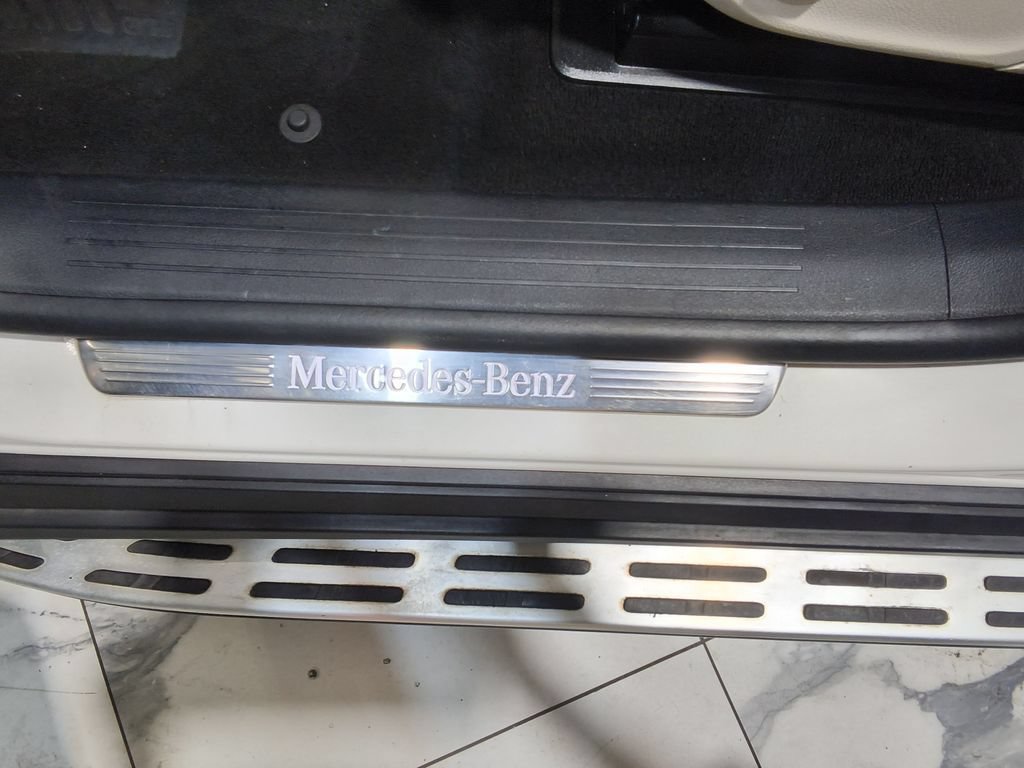 Used 2021 Mercedes-Benz GLE 350 4MATIC w/ AMG Line Exterior image 10