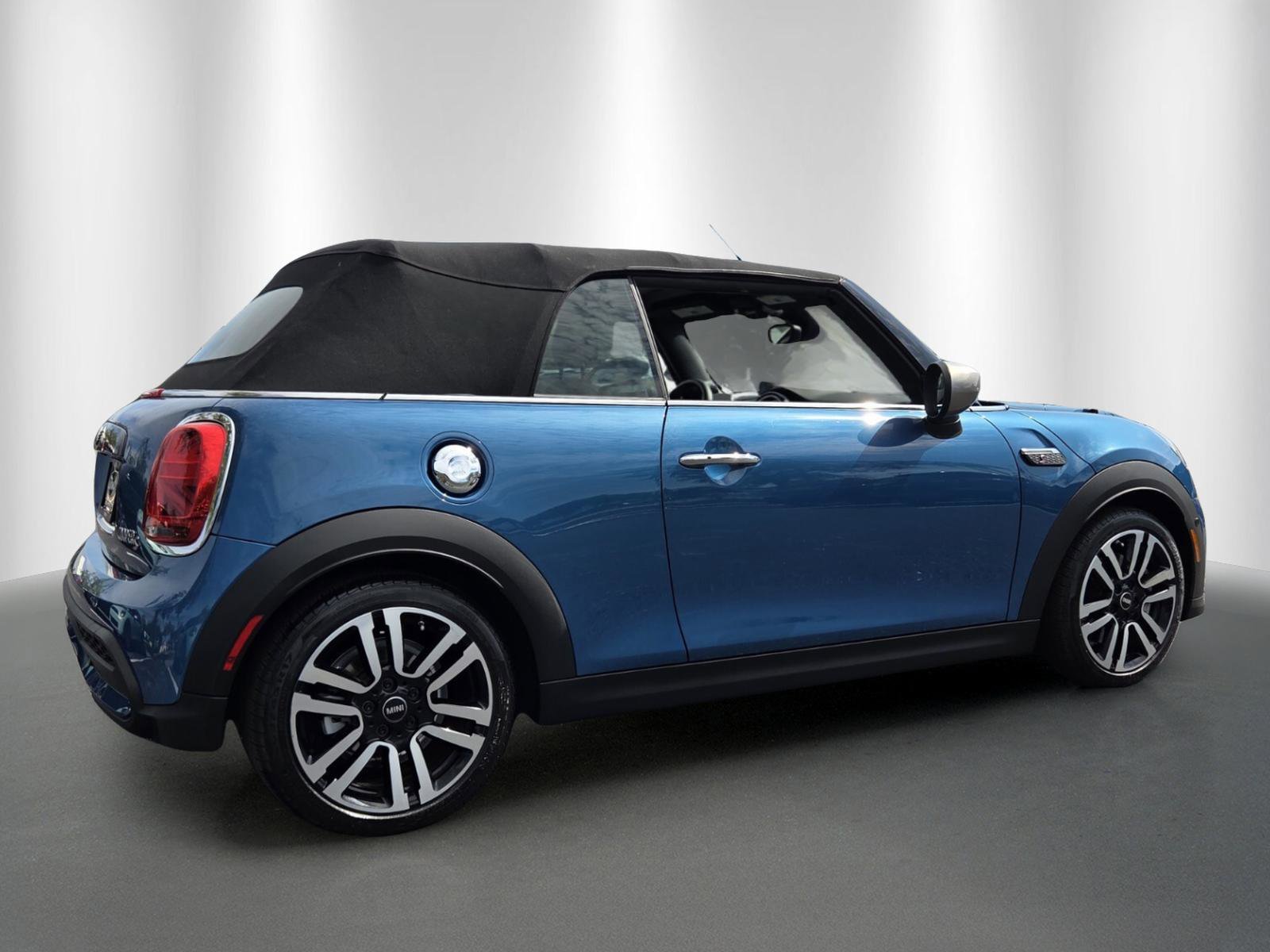 Used 2023 MINI Cooper S FWD image 7