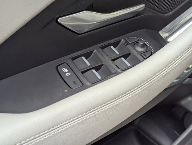 Certified 2024 Jaguar E-PACE R-Dynamic SE AWD/4WD image 9