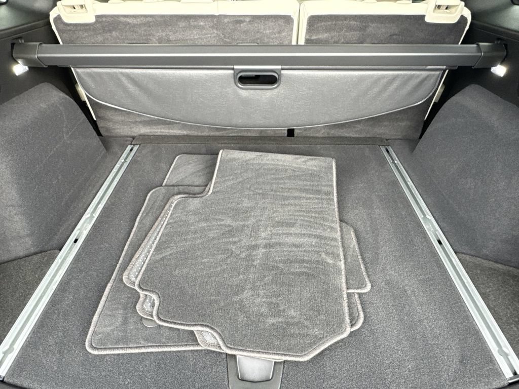 Used 2026 Cadillac XT5 Sportv w/ LPO, Floor Liner Package AWD/4WD image 28