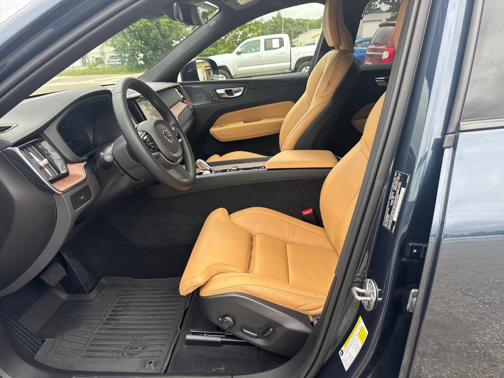 Used 2025 Volvo XC60 B5 Ultra w/ Protection Package Premier AWD/4WD image 14