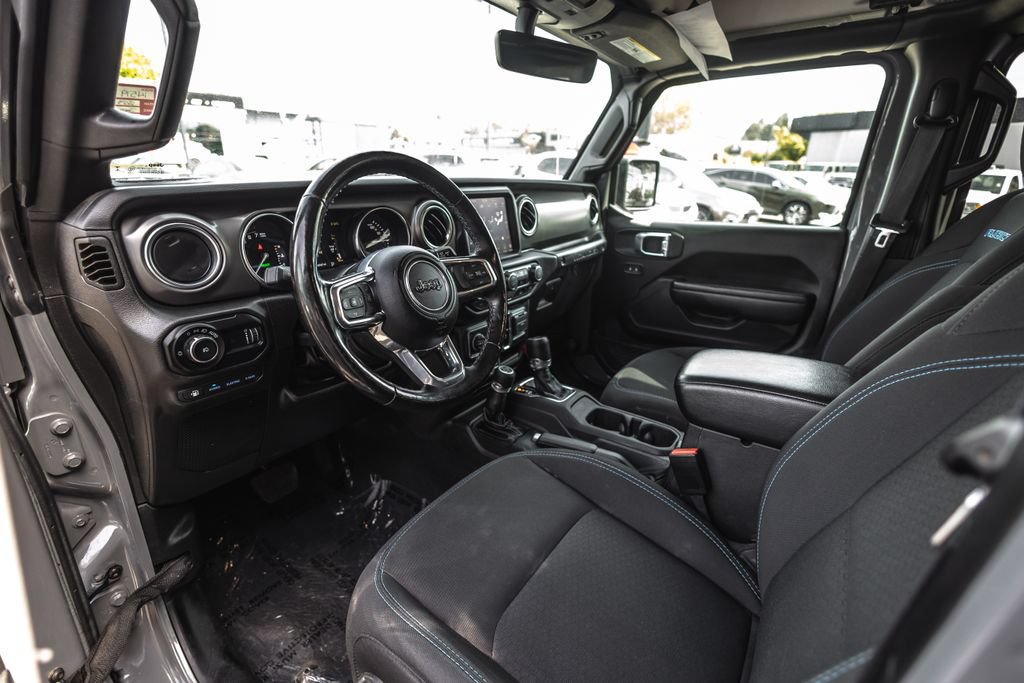 Used 2023 Jeep Wrangler Unlimited Rubicon 4xe w/ Cold Weather Group AWD/4WD image 18