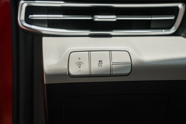 Used 2024 Hyundai Elantra Limited FWD image 45