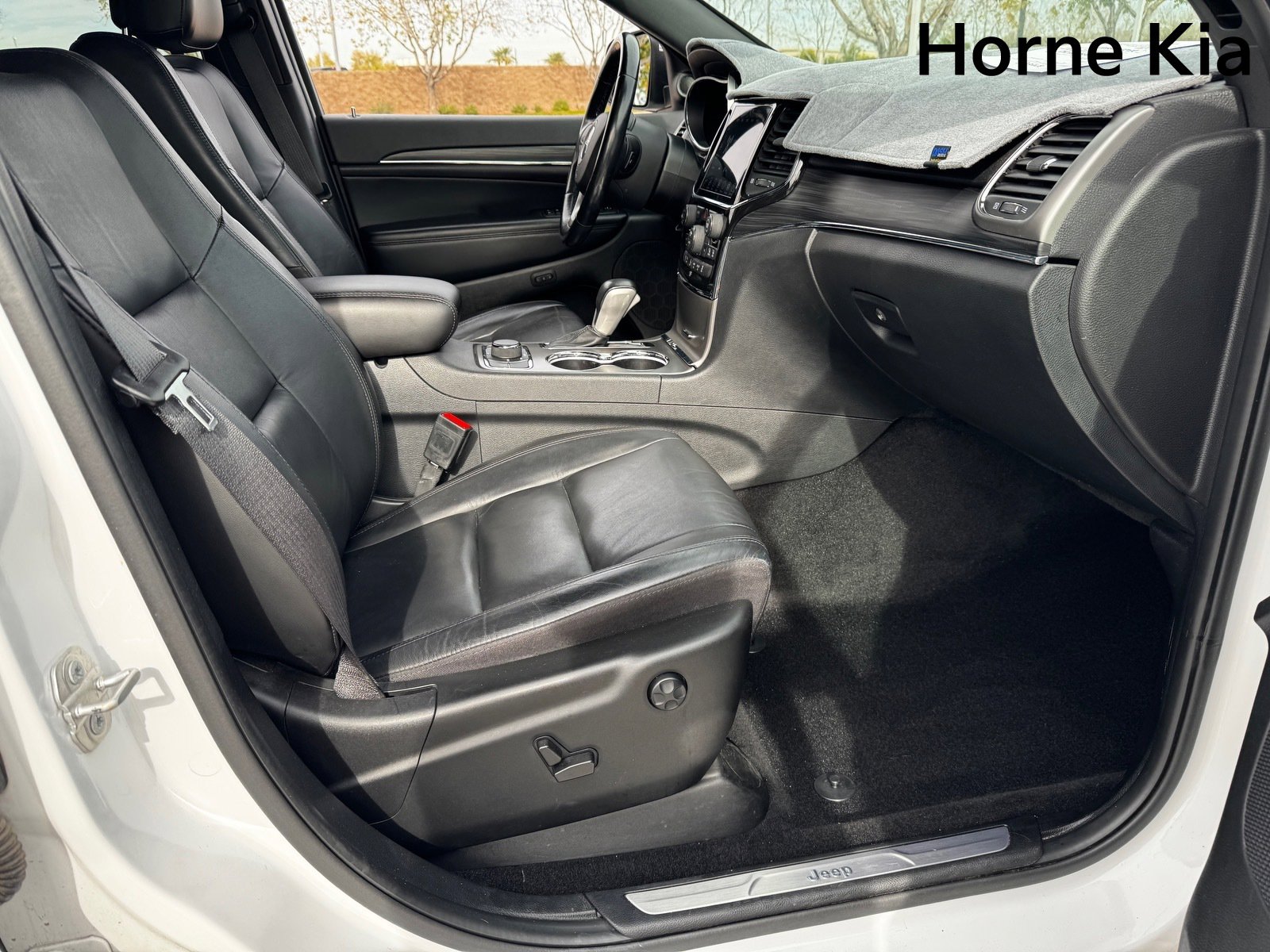 Used 2022 Jeep Grand Cherokee Limited image 24