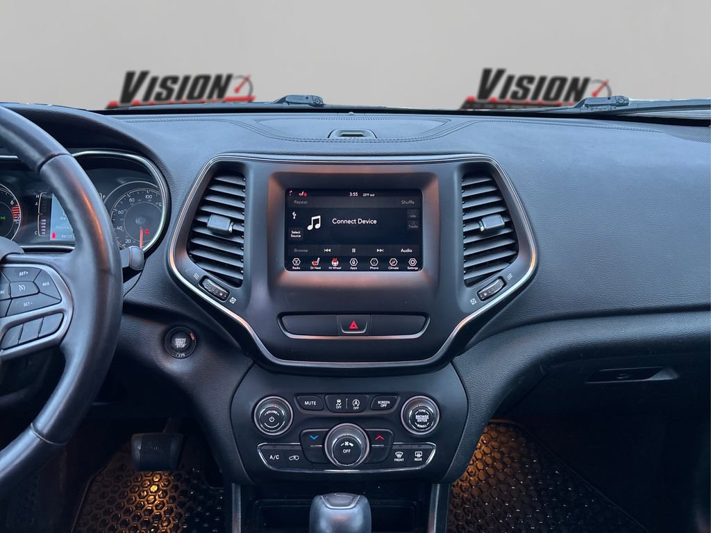 Used 2019 Jeep Cherokee Latitude Plus w/ Cold Weather Group image 18