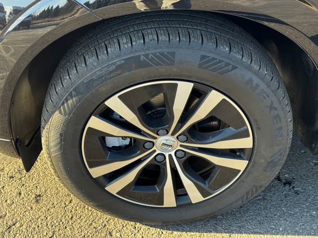 Used 2023 Volvo XC60 B5 Core image 10