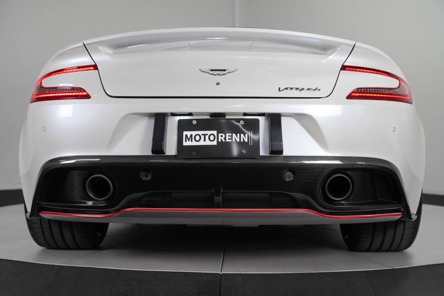 Used 2014 Aston Martin Vanquish Coupe image 25