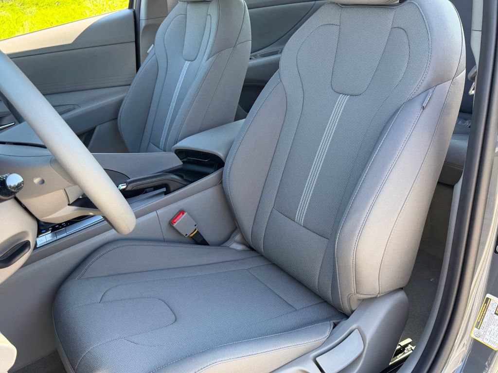 New 2026 Hyundai Elantra SE FWD image 18