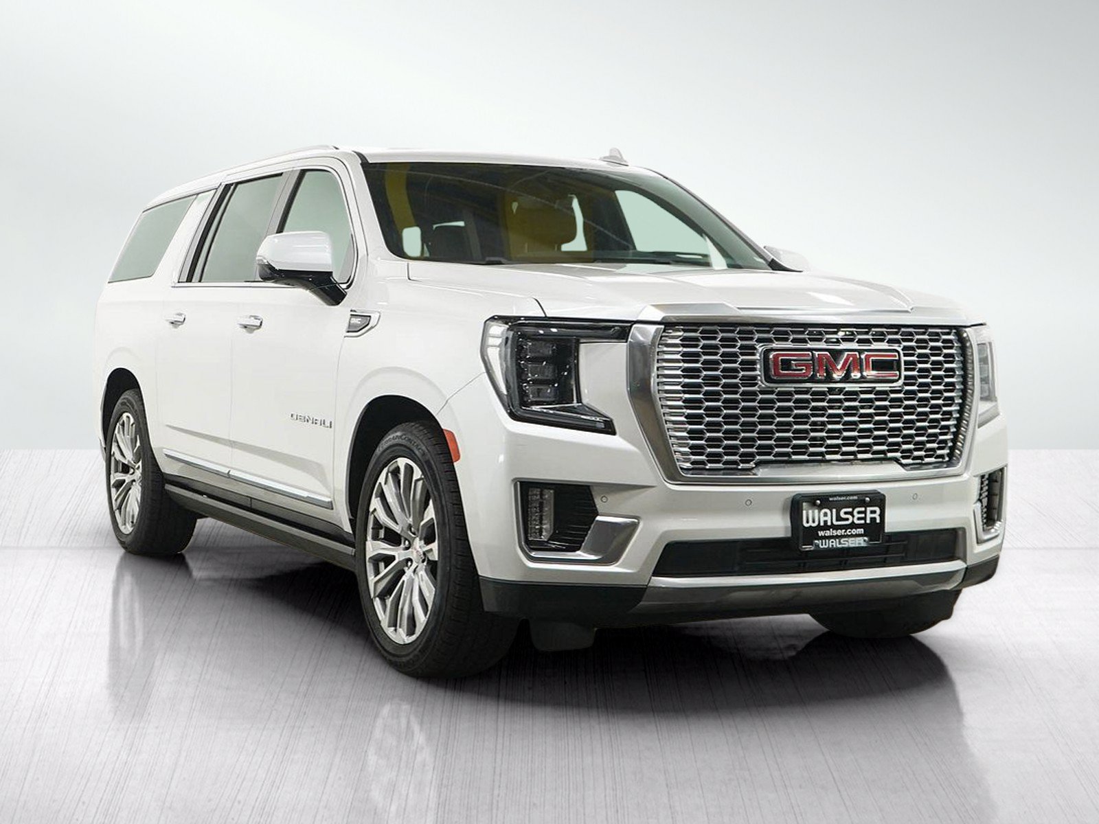 Used 2021 GMC Yukon XL Denali w/ Denali Ultimate Package AWD/4WD image 7